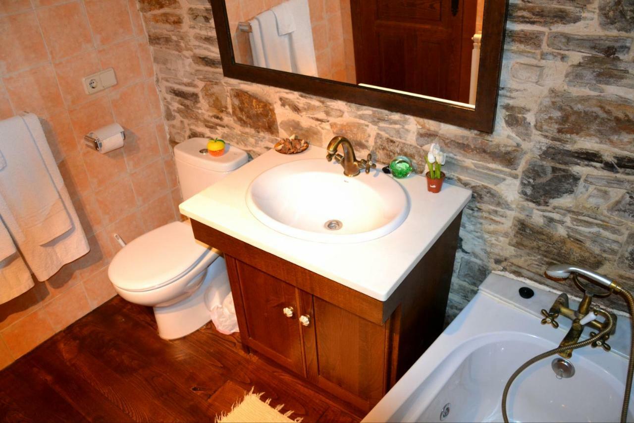 Apartamento La Corrada ซานตาเอวลาเลีย เด โอสโกส ภายนอก รูปภาพ